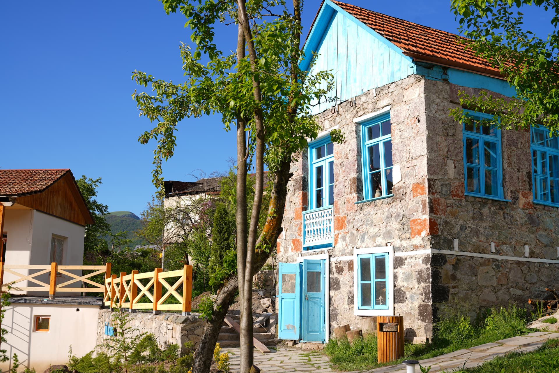 Toon Armeni, little village