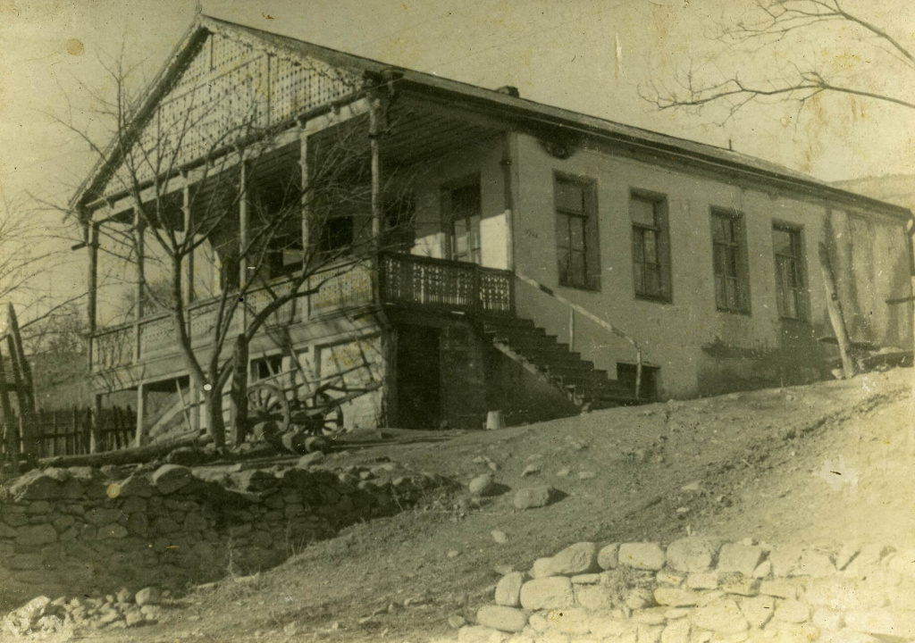 DA_DM_PH432.-Old-house-in-Dilijan.jpg